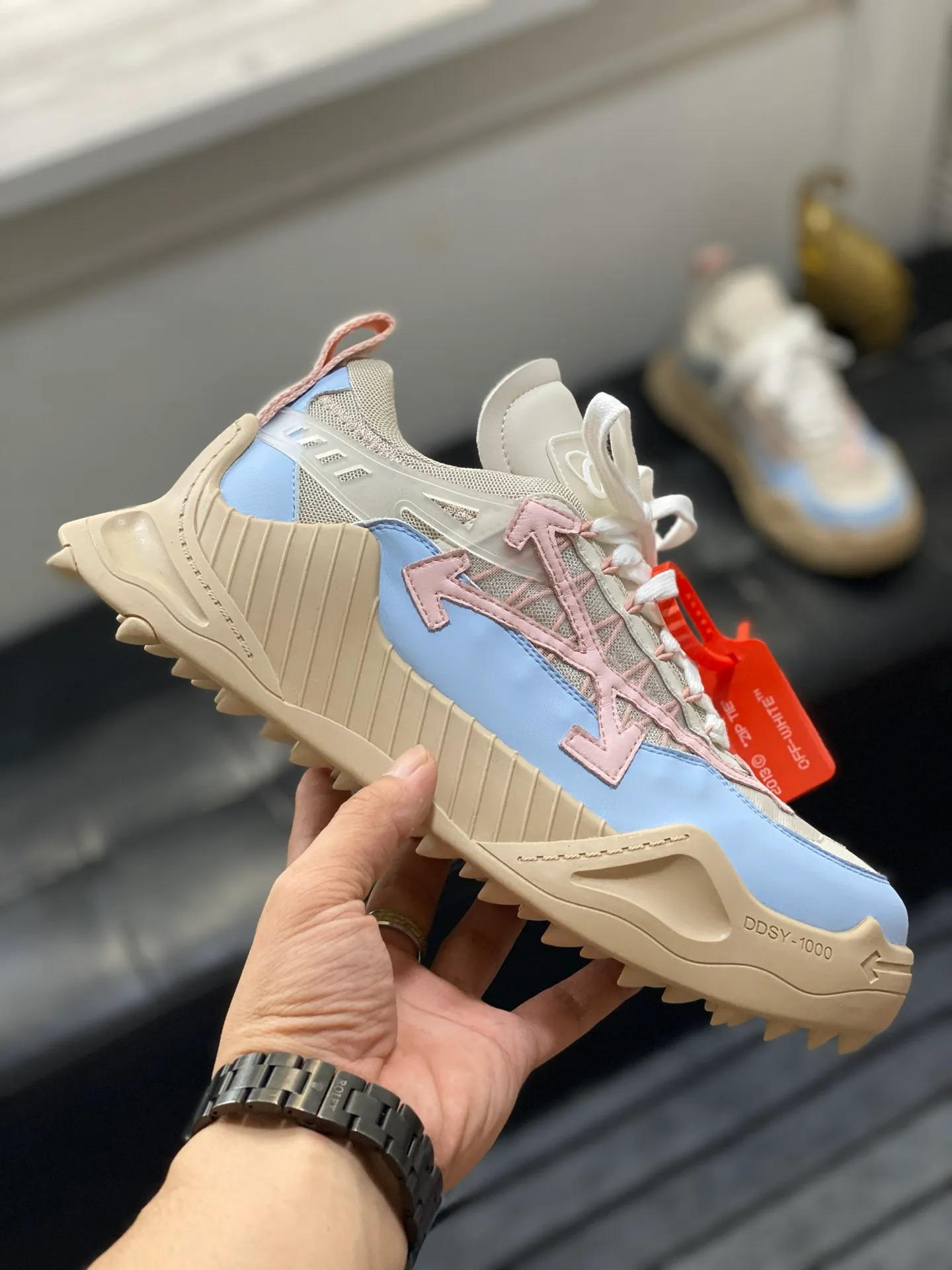 Men's Men's Shoes💰480🌼【New Style】High-end Boutique-🤷‍♂🤷‍♂OFF-WHITE x Air Jordan 】1 The joint shoe has been highly concerned by everyone since its design. The new shoe is shown in the popular Chicago bull white and yellow LOGO color scheme. The shoe body is made of cowhide, cow suede, and other materials. In addition to the X hidden on the inside of the leather, the oversized Swoosh, OFF-WHITE for Nike, Air Jordan 1 birth information and AIR are displayed on both sides of the shoe. The iconic details of OFF-WHITE can be seen on the sole and insole. You can choose a pair if you like the style. Code: 39-44 (45 can be customized